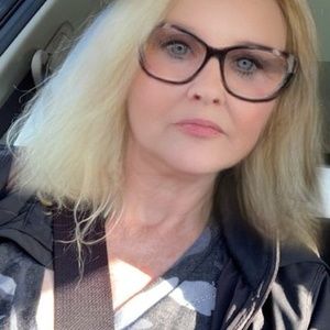 Meet your Posher, Connie